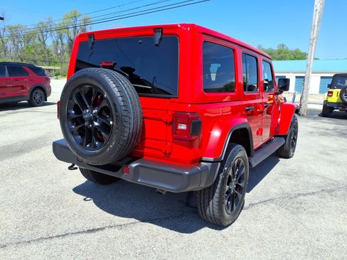 Used 2025 Jeep Wrangler Unlimited Sahara AWD/4WD image 3