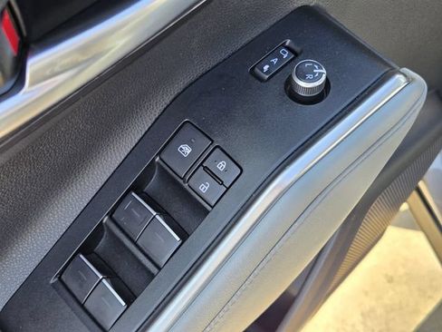 Used 2026 Toyota Highlander Limited AWD/4WD image 27
