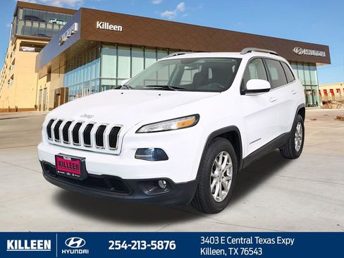 Used 2016 Jeep Cherokee Latitude w/ Comfort & Sound Group FWD image 3