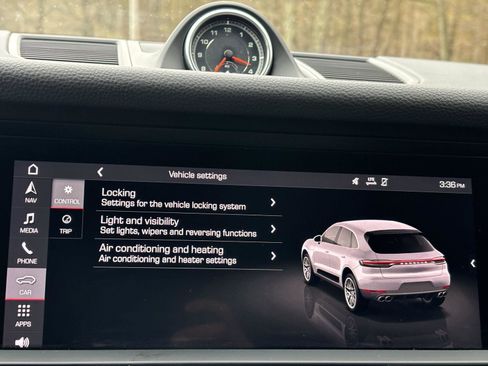 Used 2019 Porsche Macan S AWD/4WD image 40