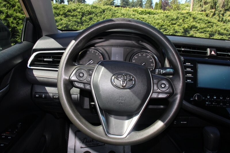 Used 2018 Toyota Camry LE FWD image 19