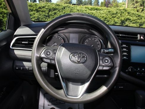 Used 2018 Toyota Camry LE FWD image 19