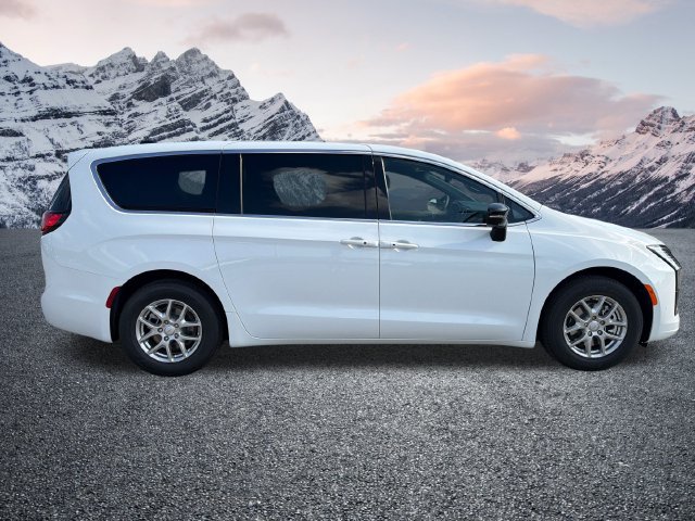 New 2027 Chrysler Pacifica Select FWD image 4
