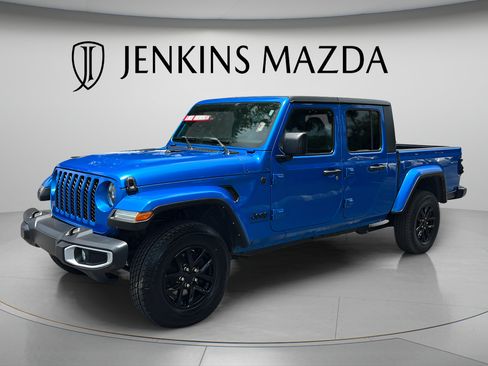Used 2023 Jeep Gladiator Sport AWD/4WD image 3