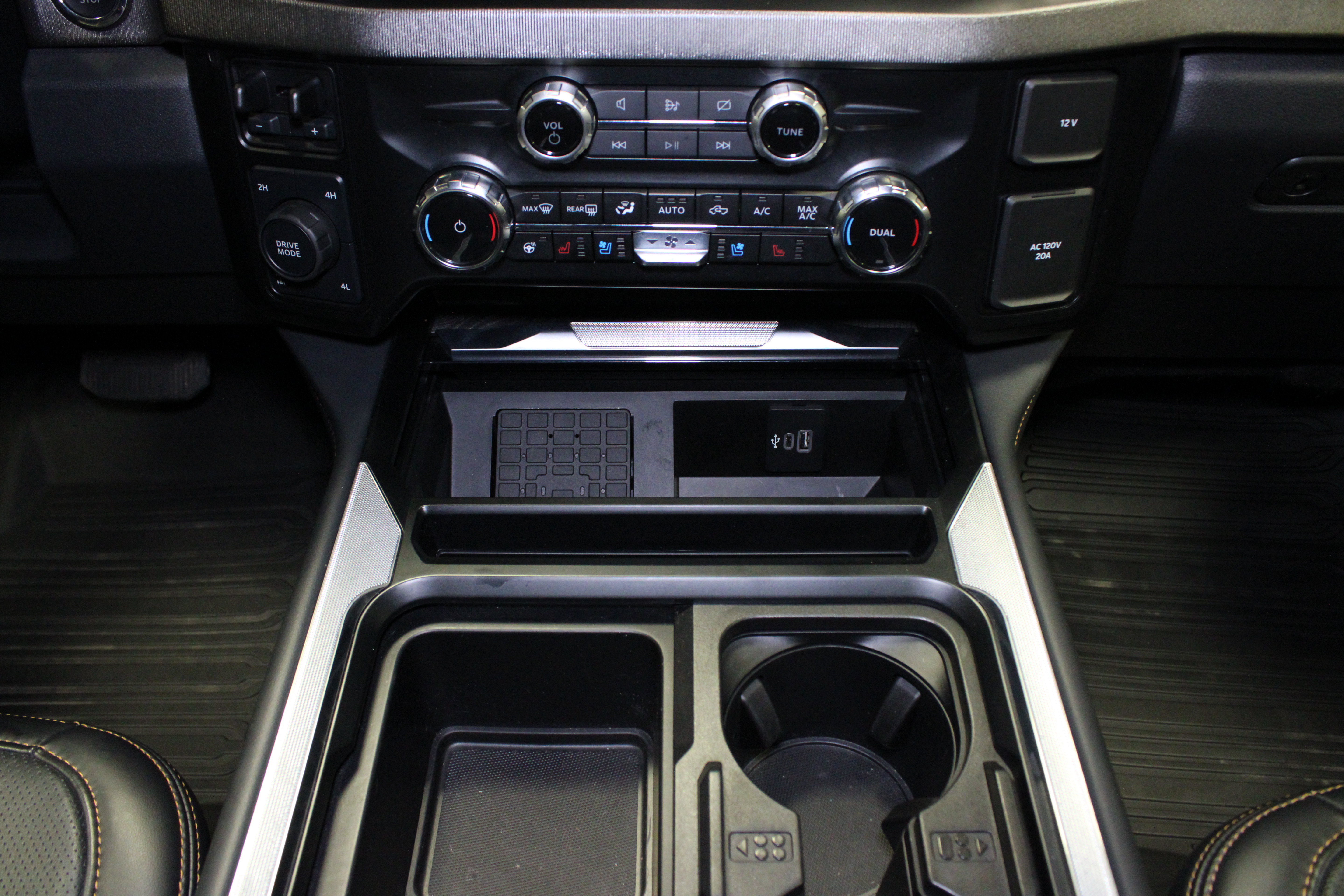 Used 2024 Ford F250 Platinum AWD/4WD image 23
