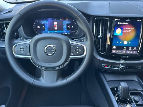 Used 2025 Volvo XC60 B5 Core image 18