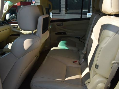 Used 2013 Lexus LX 570 4WD w/ Luxury Pkg image 14