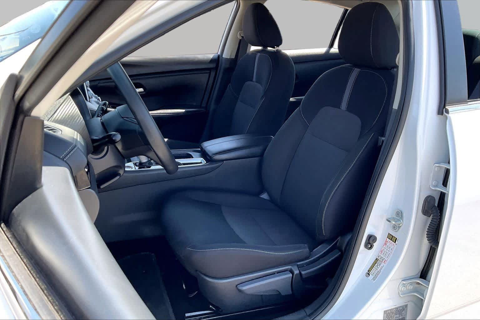 Used 2025 Nissan Sentra SV FWD image 8