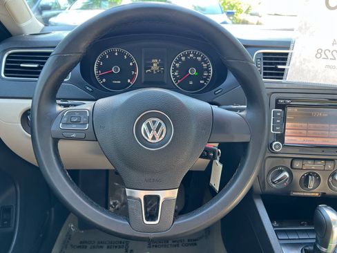 Used 2012 Volkswagen Jetta SE FWD image 13