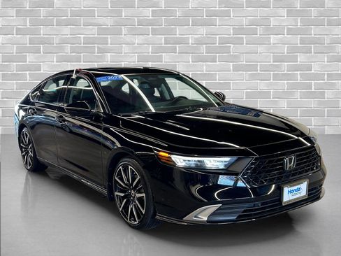 Used 2023 Honda Accord Touring image 6