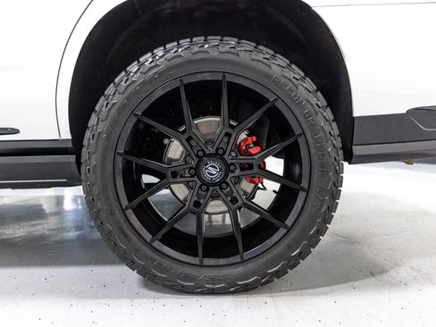 Used 2025 Cadillac Escalade V AWD/4WD image 20