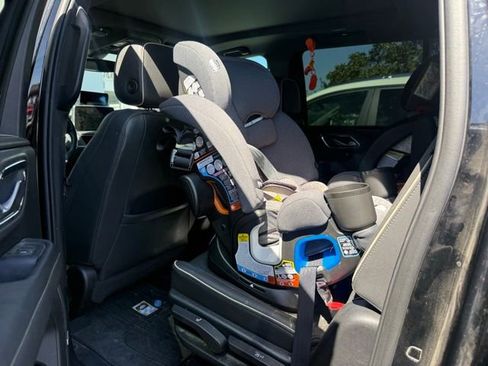 Used 2022 GMC Yukon XL SLT w/ SLT Premium Package image 7