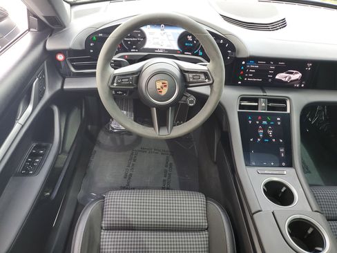 Used 2025 Porsche Taycan image 14