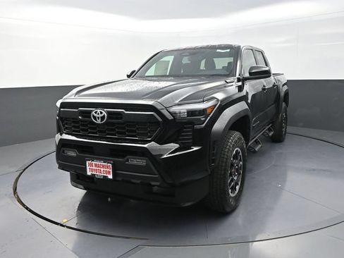 Used 2025 Toyota Tacoma TRD Off-Road AWD/4WD image 6