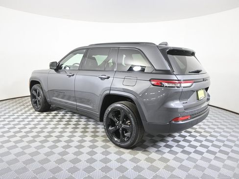 Used 2022 Jeep Grand Cherokee Altitude image 4