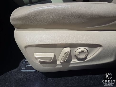 Used 2023 Toyota Highlander XLE FWD image 9