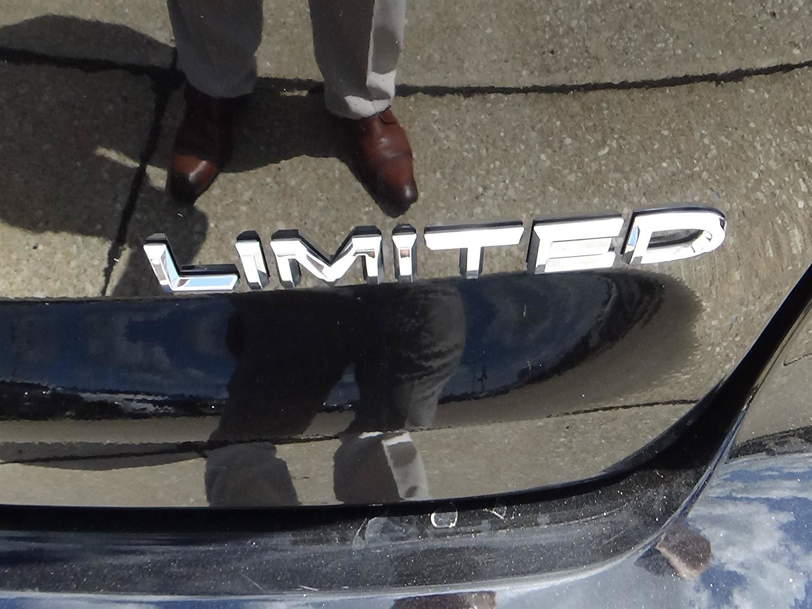 Used 2026 Chrysler Pacifica Limited FWD image 11
