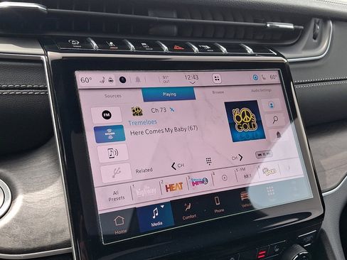 Used 2025 Jeep Grand Cherokee Limited w/ MOPAR Finishing Package image 28