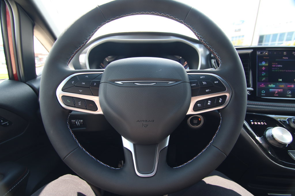 New 2027 Chrysler Pacifica Select AWD/4WD image 19