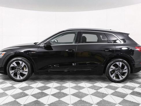 Used 2022 Audi e-tron Premium Plus w/ Premium Plus Package image 19