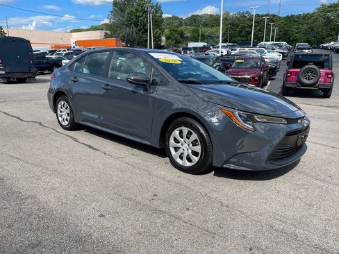 Used 2026 Toyota Corolla LE FWD image 6
