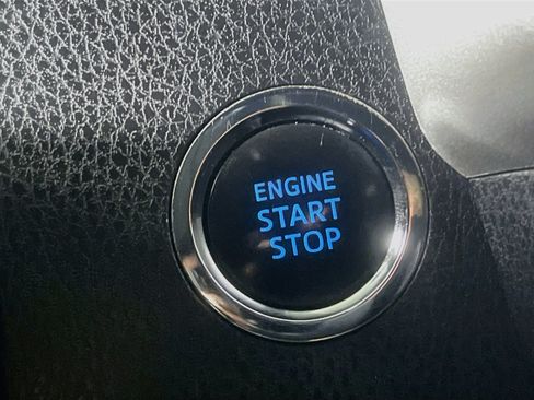 Used 2018 Toyota Highlander SE FWD image 23