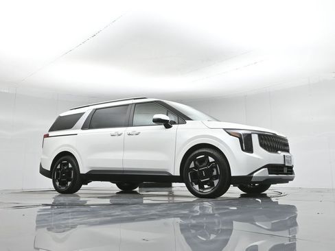 Used 2025 Kia Carnival EX image 51