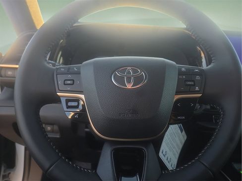 New 2026 Toyota Crown XLE image 25