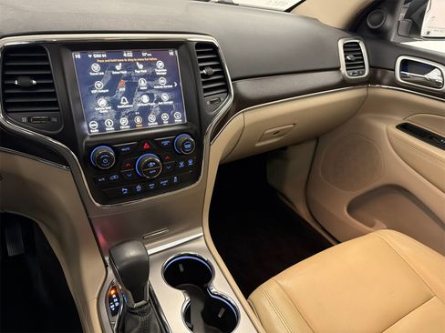 Used 2018 Jeep Grand Cherokee Limited w/ Trailer Tow Group IV image 25