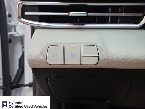 Certified 2025 Hyundai Elantra Limited FWD image 27
