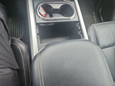 Used 2017 Nissan Titan PRO-4X w/ Pro-4x Convenience Package image 19