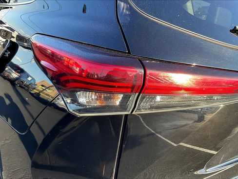 Used 2020 Toyota Highlander XLE image 28