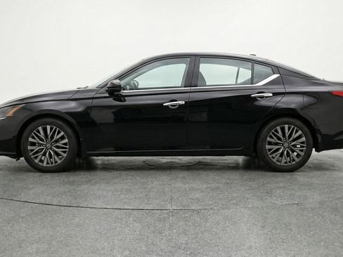 Used 2025 Nissan Altima 2.5 SV image 5