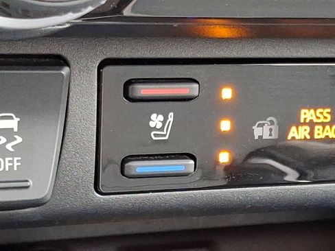 Used 2023 Toyota RAV4 Limited image 25