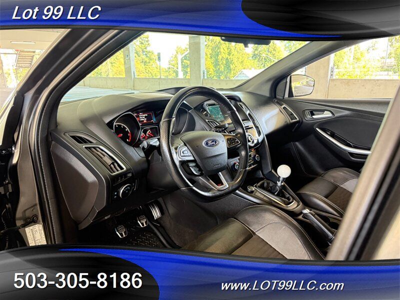 Used 2017 Ford Focus ST w/ Equipment Group 401A FWD image 36