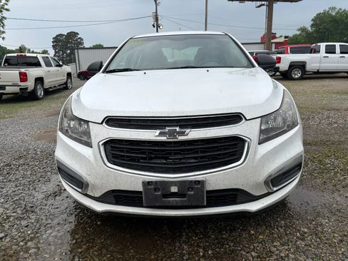 Used 2015 Chevrolet Cruze LS FWD image 4
