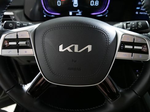 Used 2024 Kia Telluride EX w/ EX Captain's Chair Package image 25