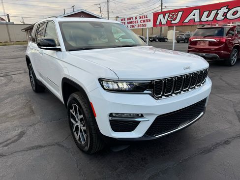 Used 2024 Jeep Grand Cherokee Limited w/ Luxury Tech Group II image 3