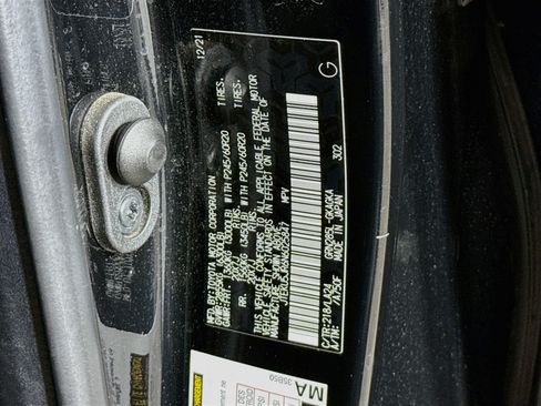 Used 2022 Toyota 4Runner Limited AWD/4WD image 39