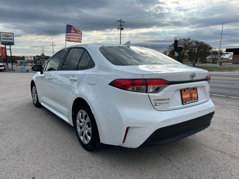 Used 2024 Toyota Corolla LE image 6