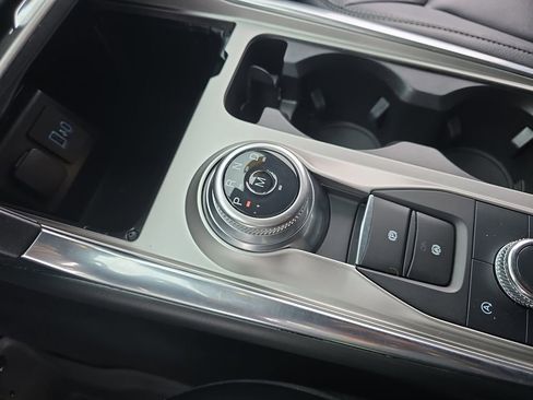 Used 2020 Ford Explorer XLT w/ Equipment Group 202A image 28