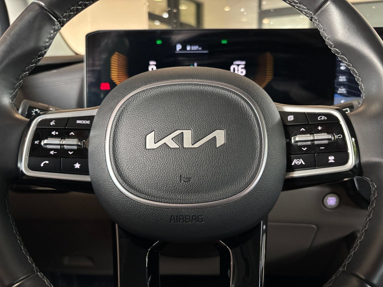 Used 2026 Kia Carnival FWD image 29