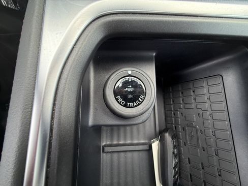 Used 2025 Ford Expedition Active AWD/4WD image 32