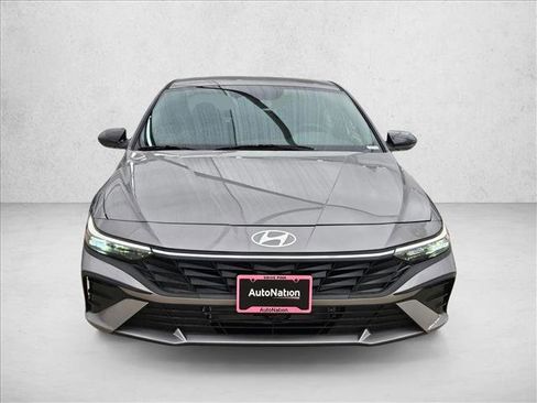 Used 2025 Hyundai Elantra SEL FWD image 6