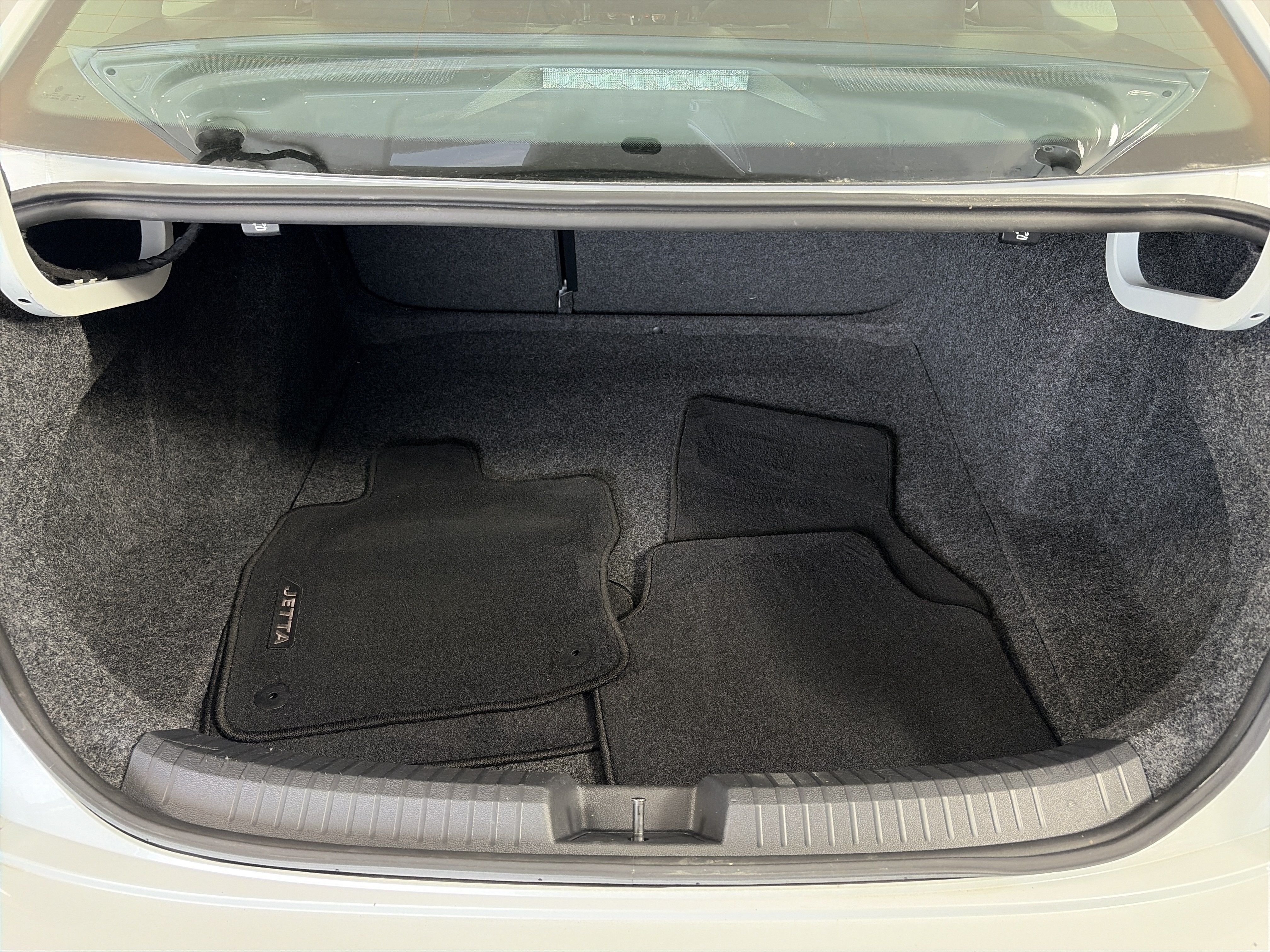 Used 2023 Volkswagen Jetta SE FWD image 14