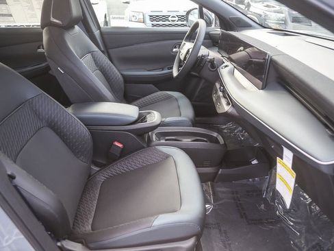 New 2026 Nissan Leaf Platinum+ w/ Illuminated Package FWD image 17