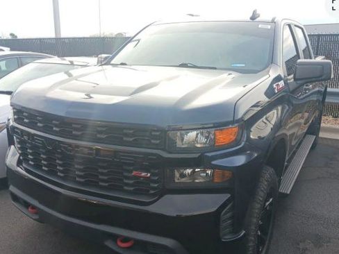 Used 2020 Chevrolet Silverado 1500 Custom Trail Boss w/ Custom Convenience Package image 2