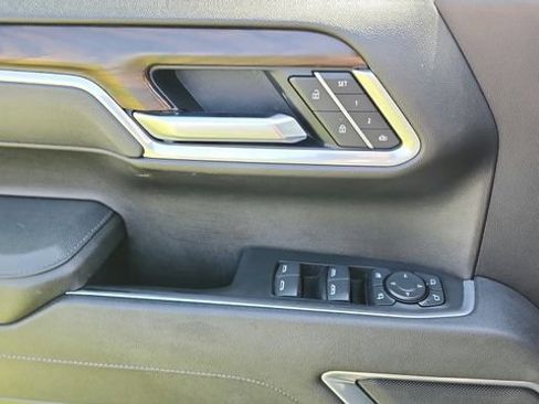Used 2025 GMC Sierra 1500 SLT AWD/4WD image 19