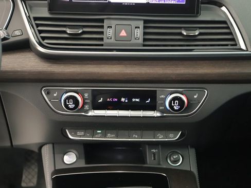 Certified 2025 Audi Q5 e Premium Plus w/ Premium Plus Package image 20