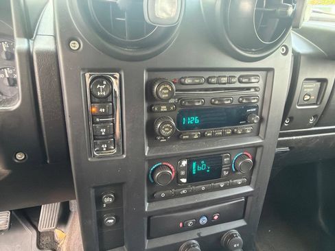 Used 2005 HUMMER H2 w/ Preferred Equipment Group AWD/4WD image 3